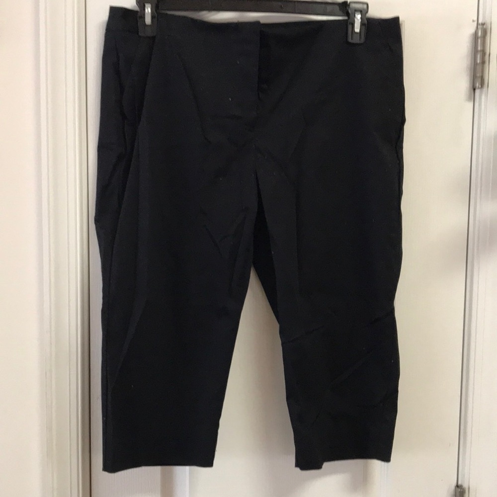 SOLD EUC WORTHINGTON BLACK CAPRIS PANTS SIZE SOLD